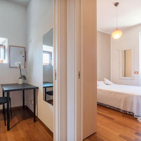 Colosseum Roomy Apartment Рим Екстер'єр фото