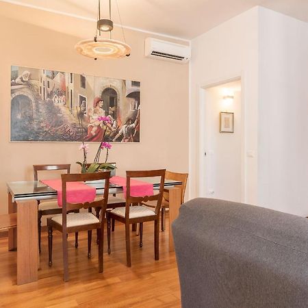 Colosseum Roomy Apartment Рим Екстер'єр фото