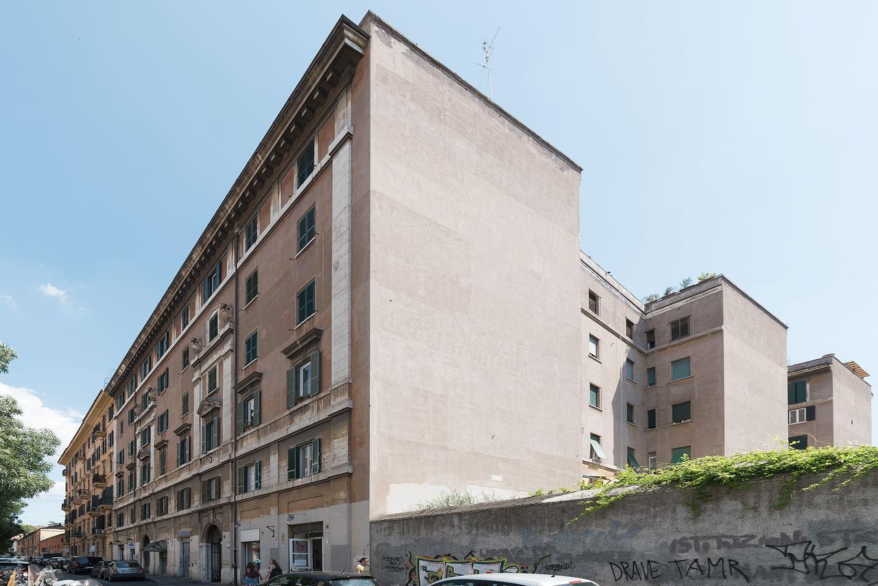 Colosseum Roomy Apartment Рим Екстер'єр фото