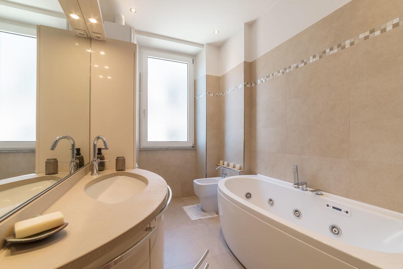 Colosseum Roomy Apartment Рим Екстер'єр фото