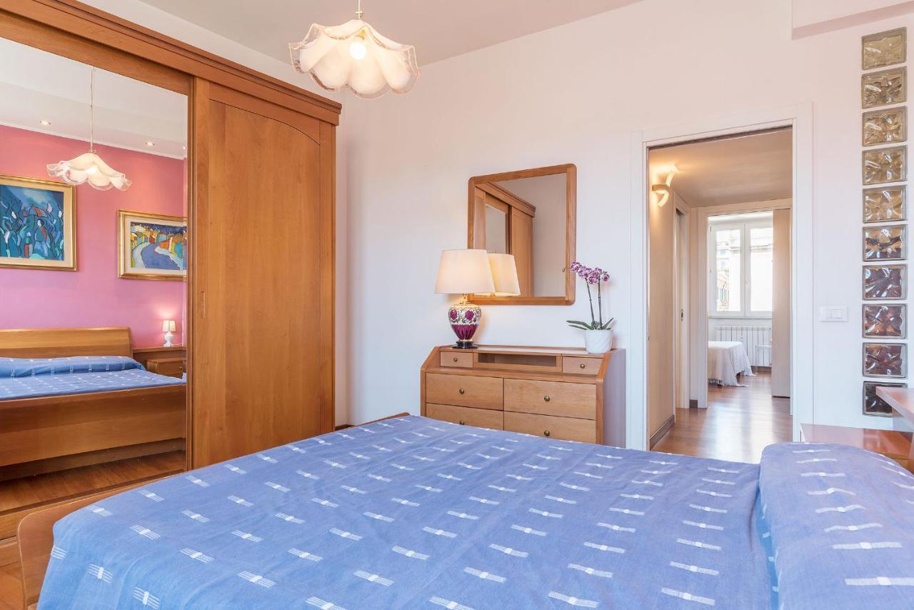 Colosseum Roomy Apartment Рим Екстер'єр фото
