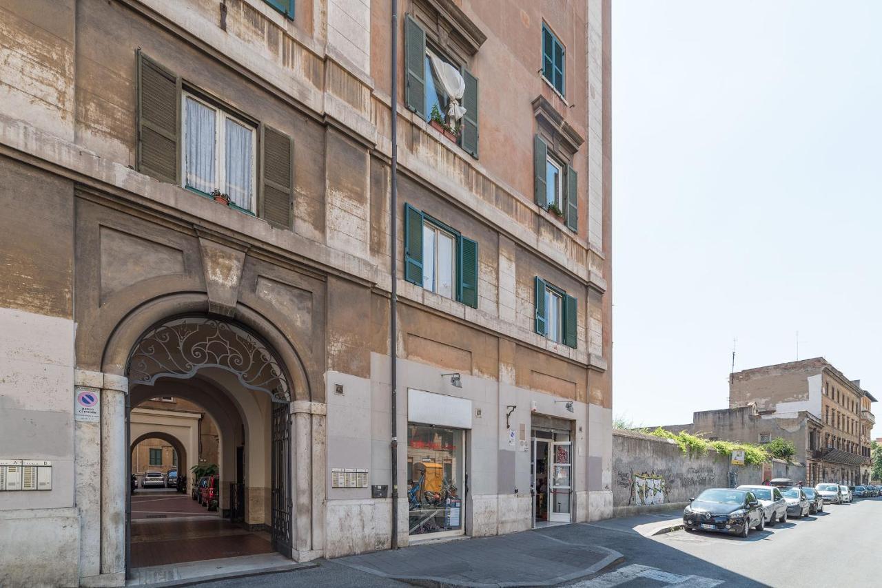 Colosseum Roomy Apartment Рим Екстер'єр фото