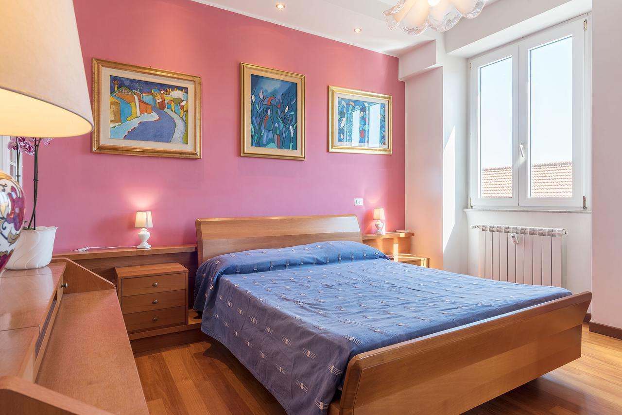 Colosseum Roomy Apartment Рим Екстер'єр фото